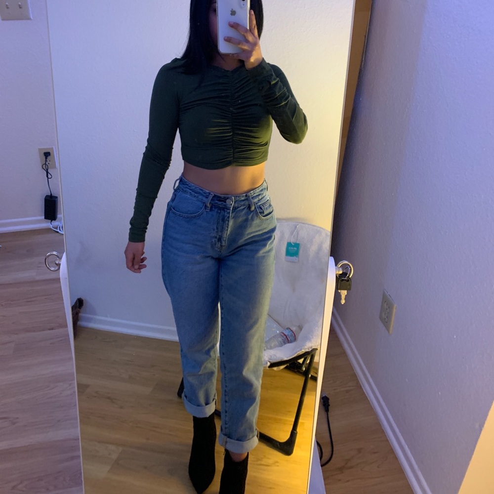 olive long sleeve crop top - Picture 2 of 4
